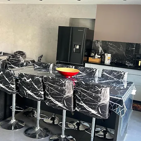 Grande Avec Piscine Villa