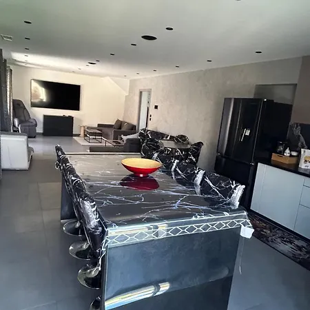 Grande Avec Piscine Villa *