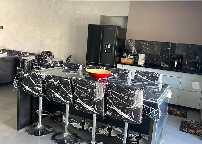 Grande Avec Piscine Βίλα